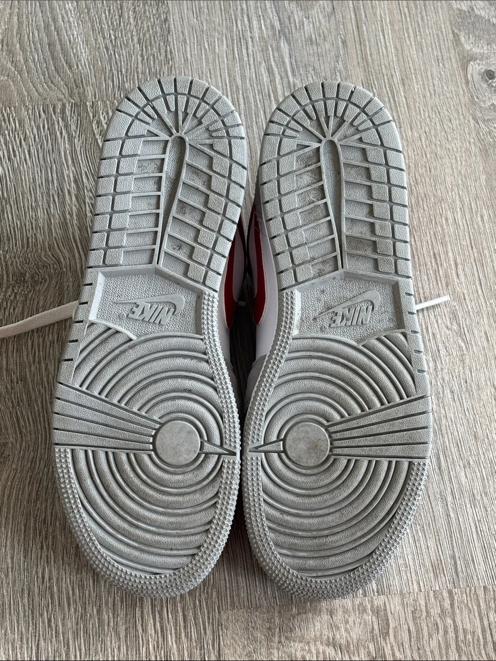 Nike Air Jordan 1 Low SE in the "Light Smoke Grey Gym Red" - Picture 5 of 7
